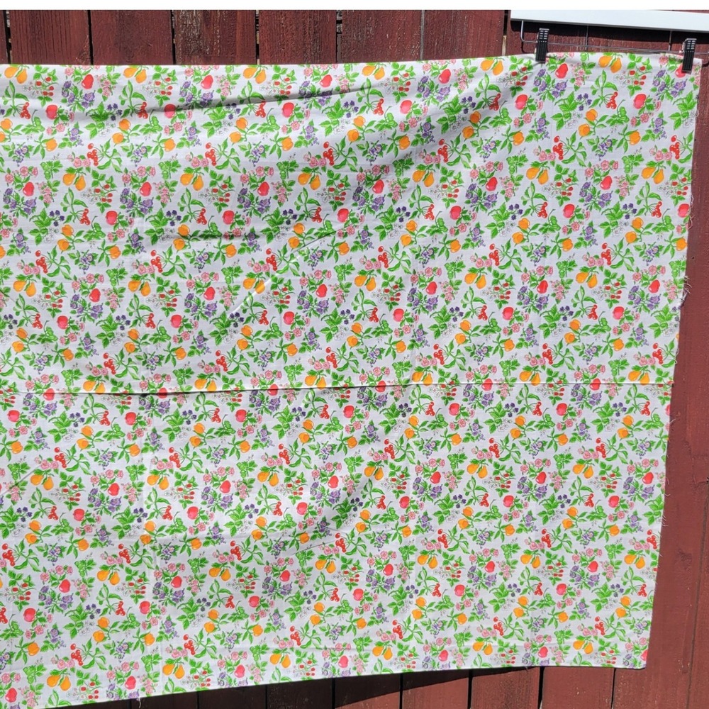 Vintage Fruit Floral Print Cotton Fabric White Multi Berry Cherry Peach 75x42in - Picture 4 of 5